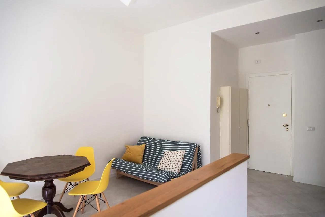 1 Bedroom Flat With Garden Milan