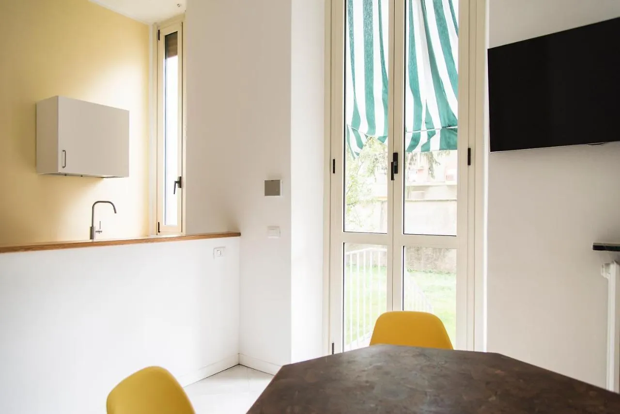 1 Bedroom Flat With Garden Milan 0*,  Italy