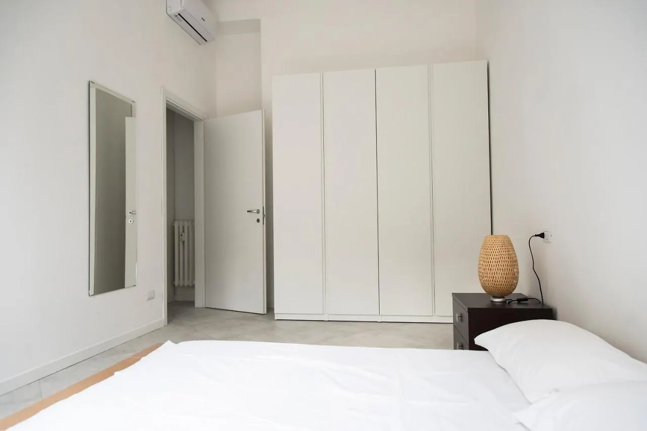 1 Bedroom Flat With Garden Milan Apartment